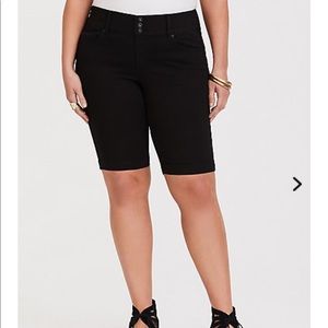 Torrid Bermuda jegging short!